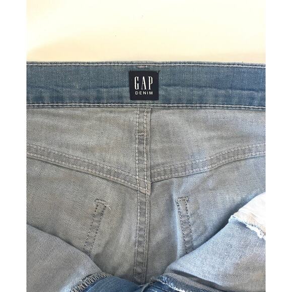 Gap Lightweight Best Girlfriend Jeans in Light Indigo - Picture 4 of 10